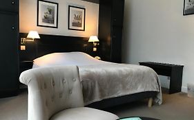 Logis Hotel Les Airelles Neufchatel En Bray